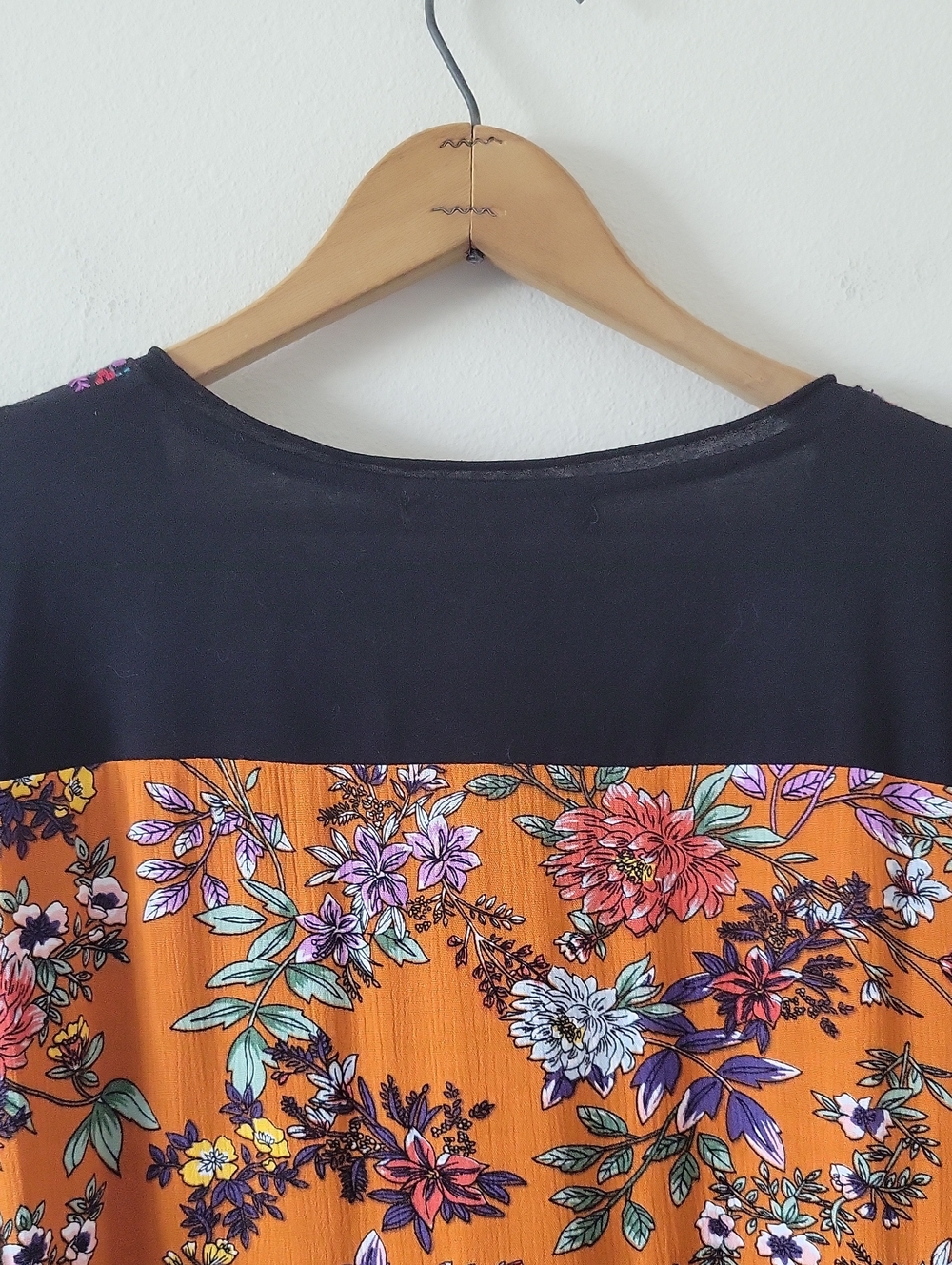 Calessa Black Embroidered Tunic Size XL - Picture 5 of 7